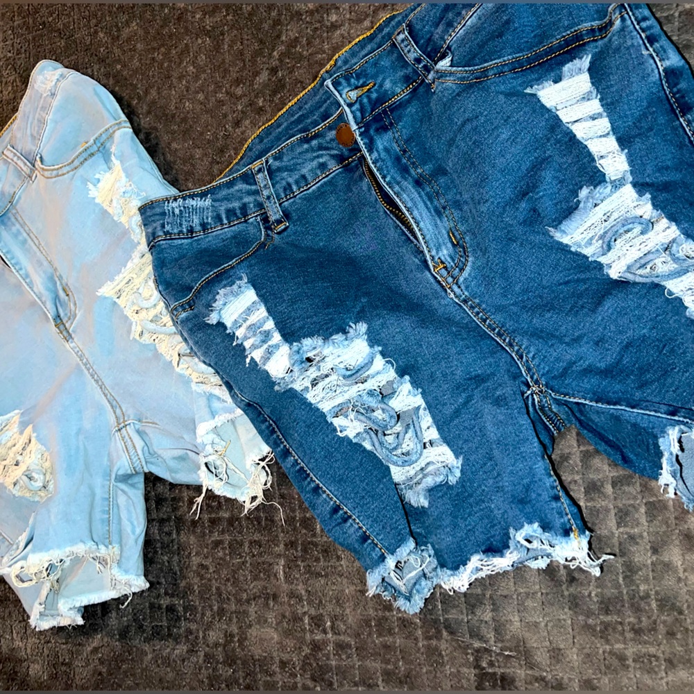 Blue jean shredded shorts